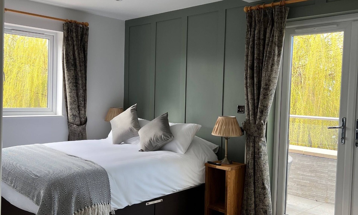 Mepal Hotel | The Three Pickerels
