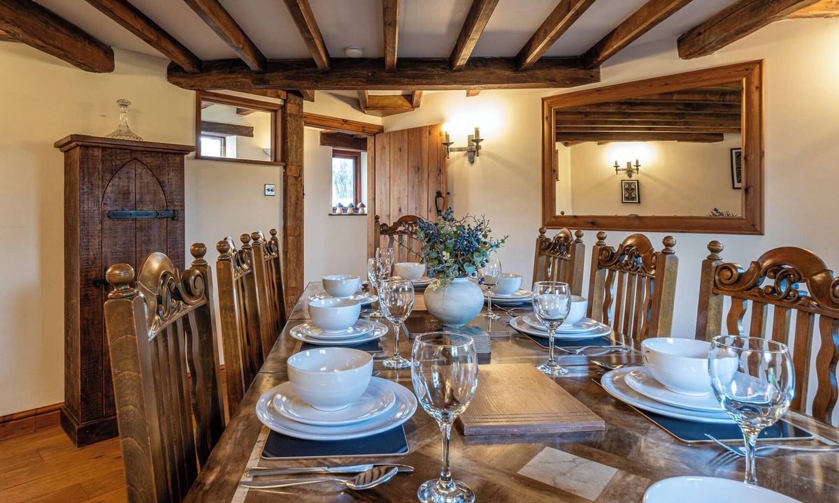 Sedgeberrow House | The Threshing Barn-Stunning 5 BD Retreat