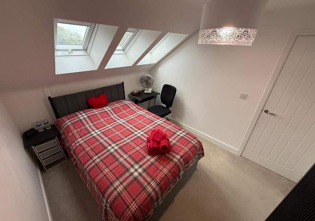 High Wycombe House | The Trinity - Double Bed Suite 2 with Study and Ensuite