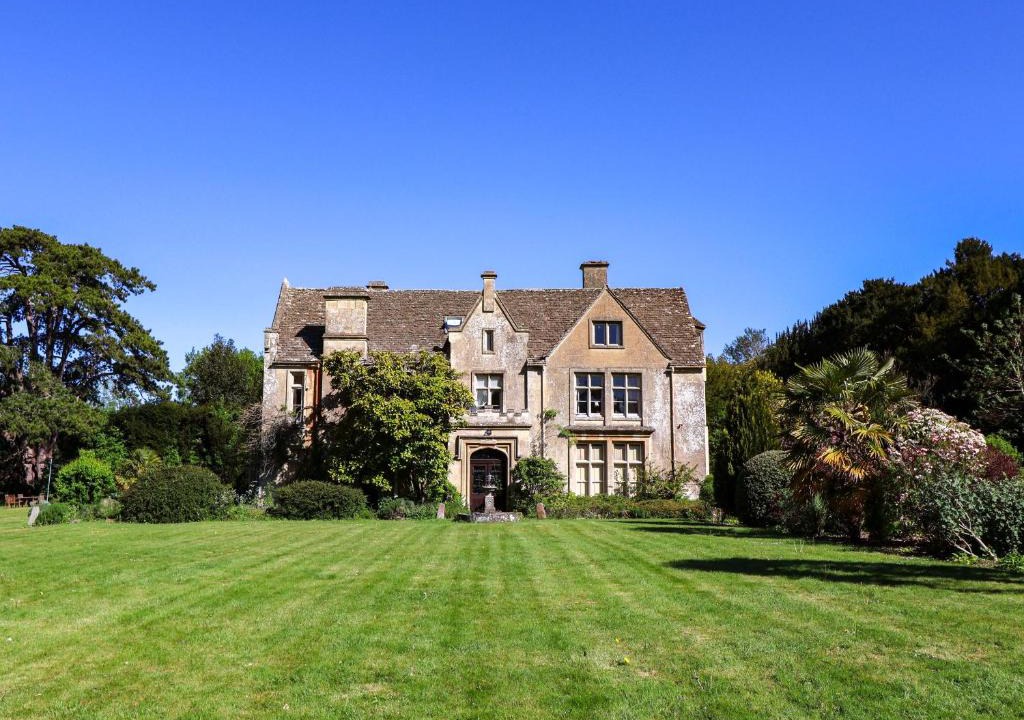 Dursley House | The West Wing