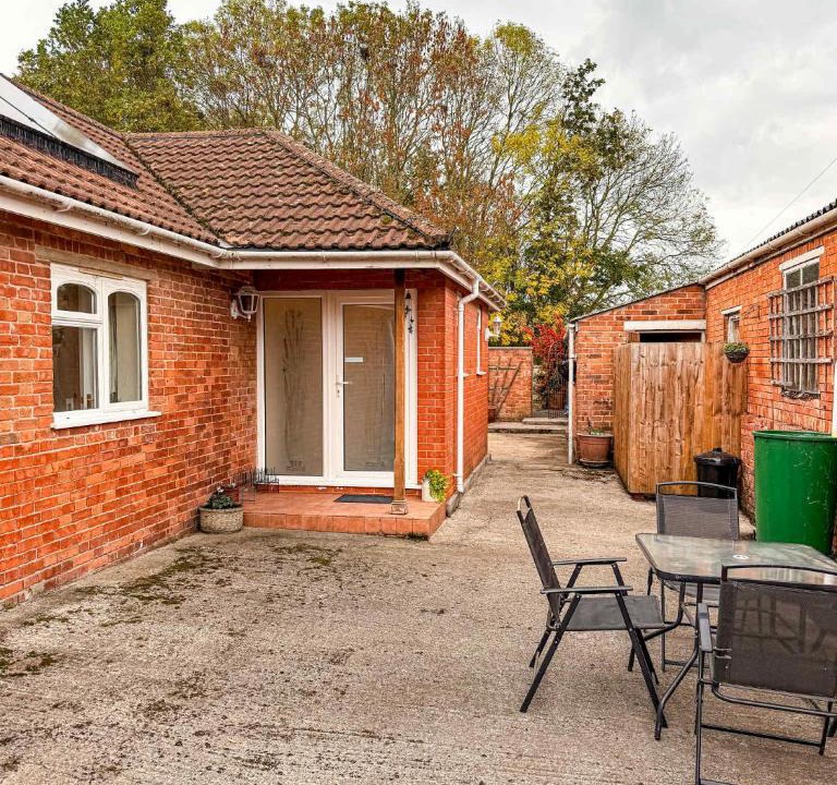 Highbridge Apartment | Three Bedroom Bungalow ideal for families or contractors Highbridge
