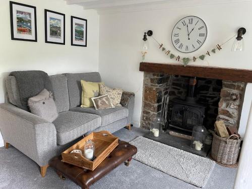 Lostwithiel House | Tiny romantic cottage for two.