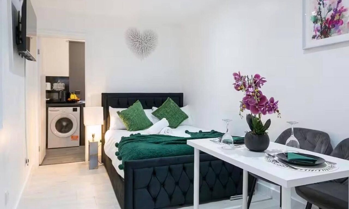 Thornton Heath Apartment | Tos Luxury Modern Private Studio