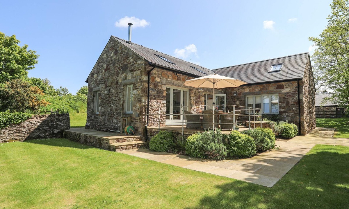 Dulas Cottage | TRAETH ORA, pet friendly, luxury holiday cottage in Moelfre