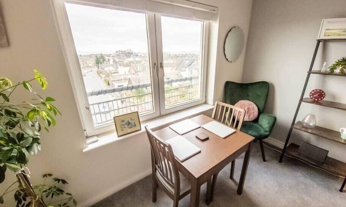 Falkirk Apartment | Tranquil 2Bed/2Bath Duplex Falkirk