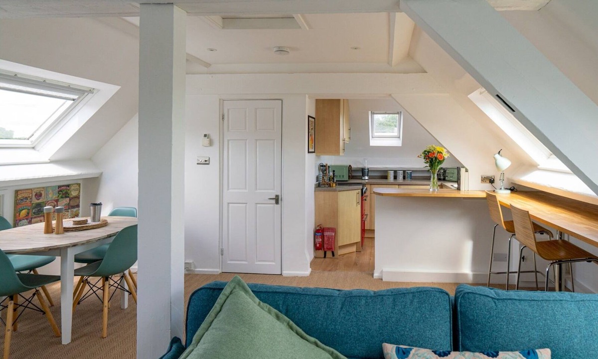 Avening Apartment | Tranquil & cosy apartment in centre of Avening - Pass the Keys