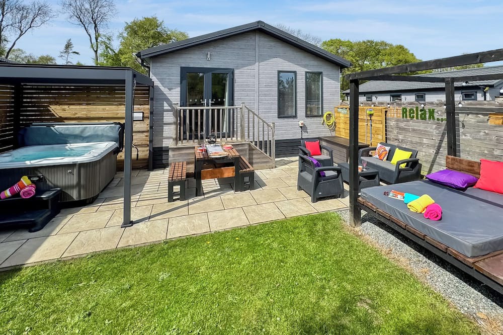Raywell Ski Chalet | Twilight Spa (Pet Garden)