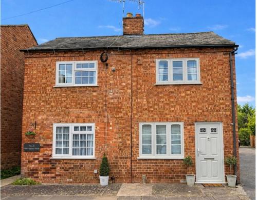 City Centre House | Two, 2-bed cottages, perfect for groups - free parking and pet friendly