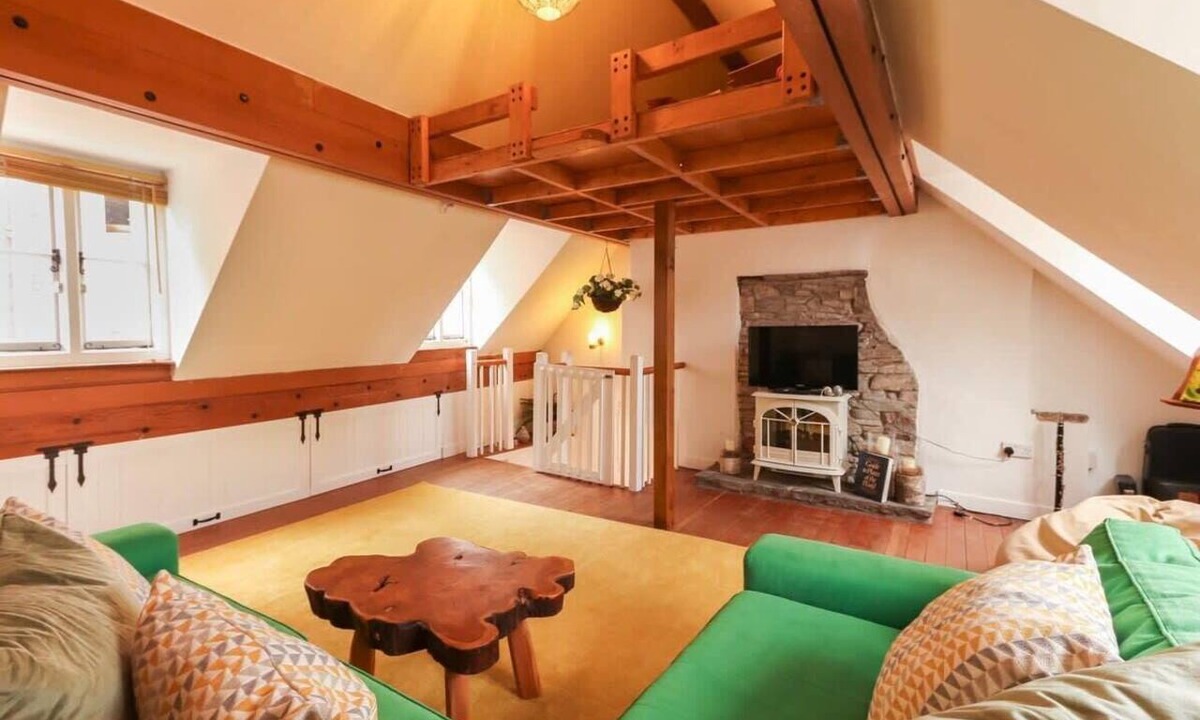 Bristol Floating Harbour House | Two Bedroom Flat on Christmas Steps