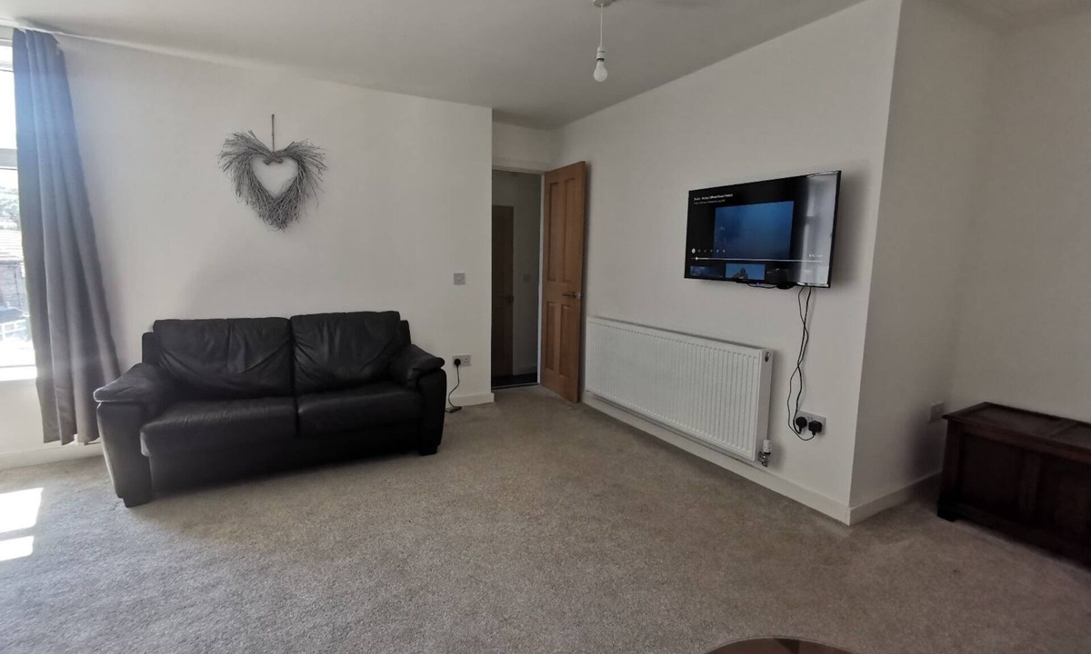 Aber Valley Apartment | Two bedroom flat self contained above our quiet little gift shop, Caerphilly