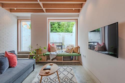 Deal House | Two Rows Back by Keepers Cottages