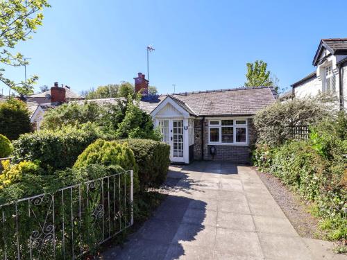 Dyserth House | Ty Cerrig