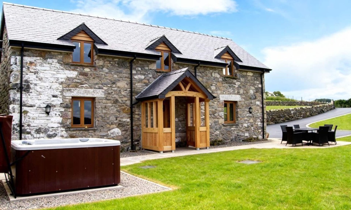 Ruthin House | Tyn Y Celyn Canol, Ruthin