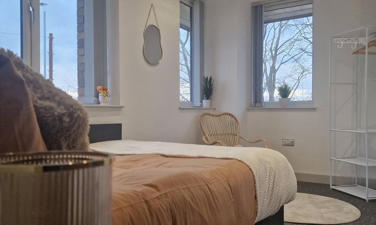Cannock Apartment | Uebert Heights - Cannock, Stafforshire Sleeps 6 Centrally Located Free Parking