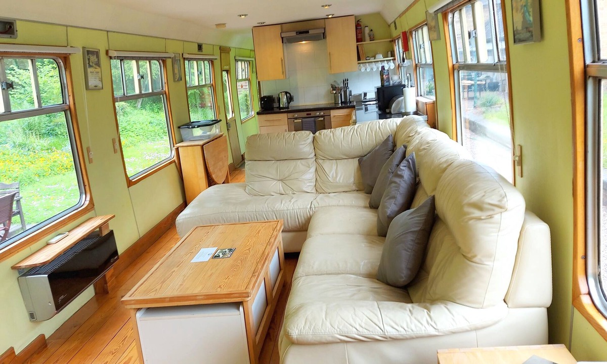 Donnington House | Unique converted railway carriages- self catering sleeps 6