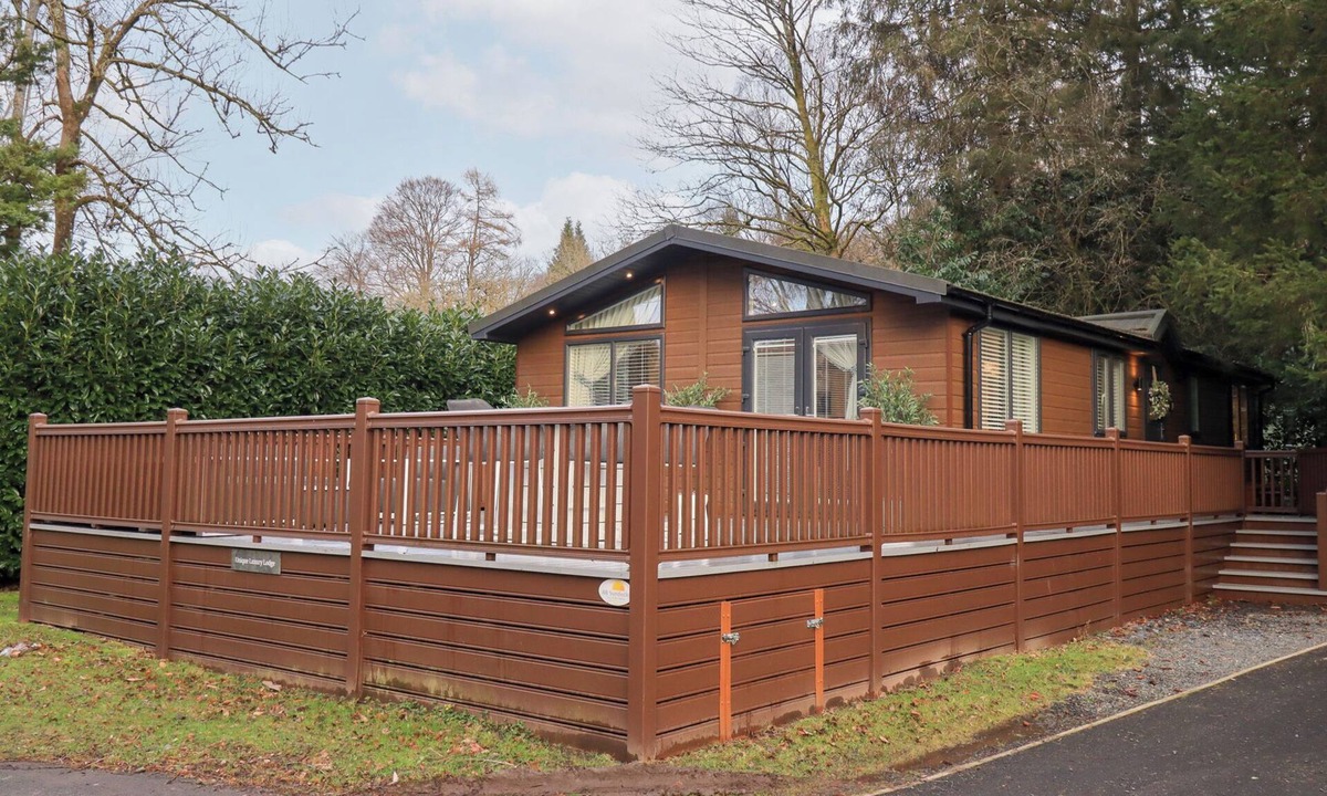 Windermere Cottage | UNIQUE LUXURY LODGE, family friendly, with pool in Windermere