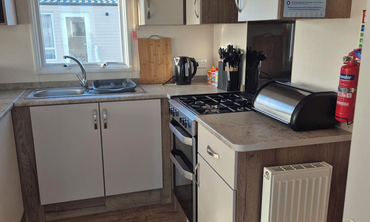 Burnham-on-Sea Cottage | Unity Holiday Resort - Holiday Accommodation A0012