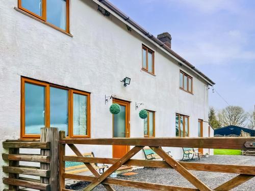 Tirabad House | Upper Caerfaelog