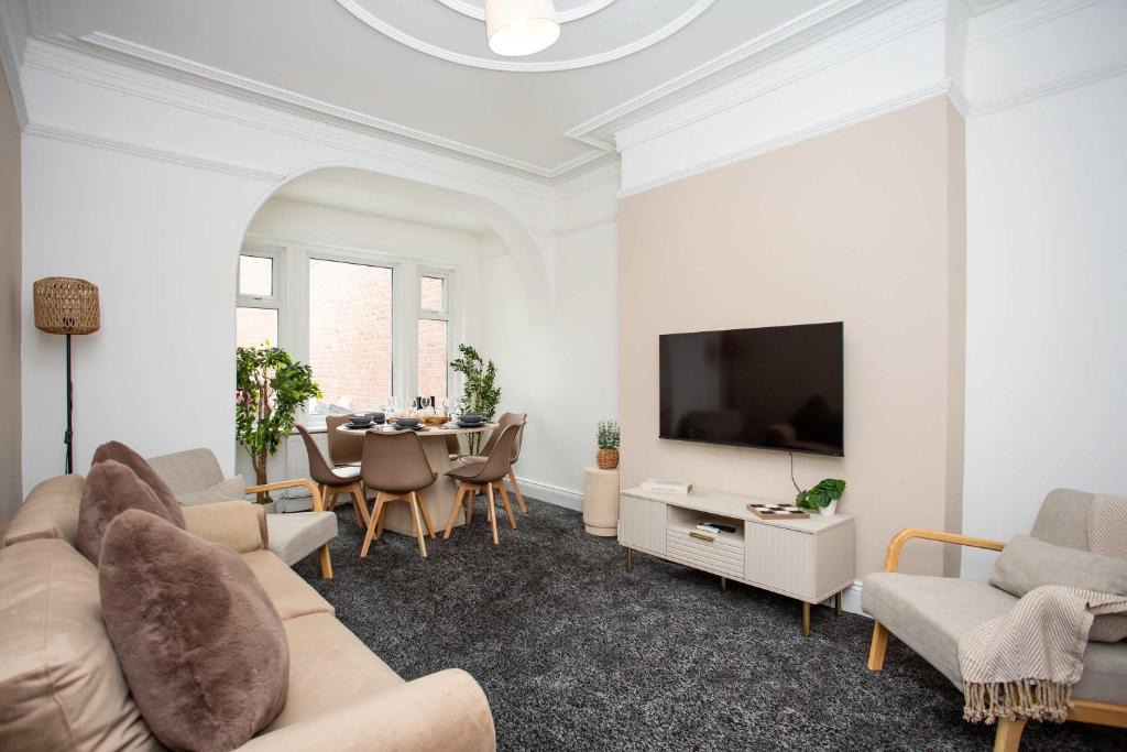 Ashington House | Vacant Nests Spacious 4BR house Central WiFi