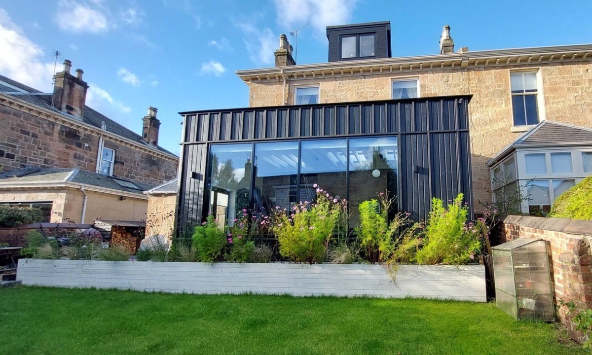Glasgow House | Victorian Villa in Leafy Suburb with Sauna and Hot tub