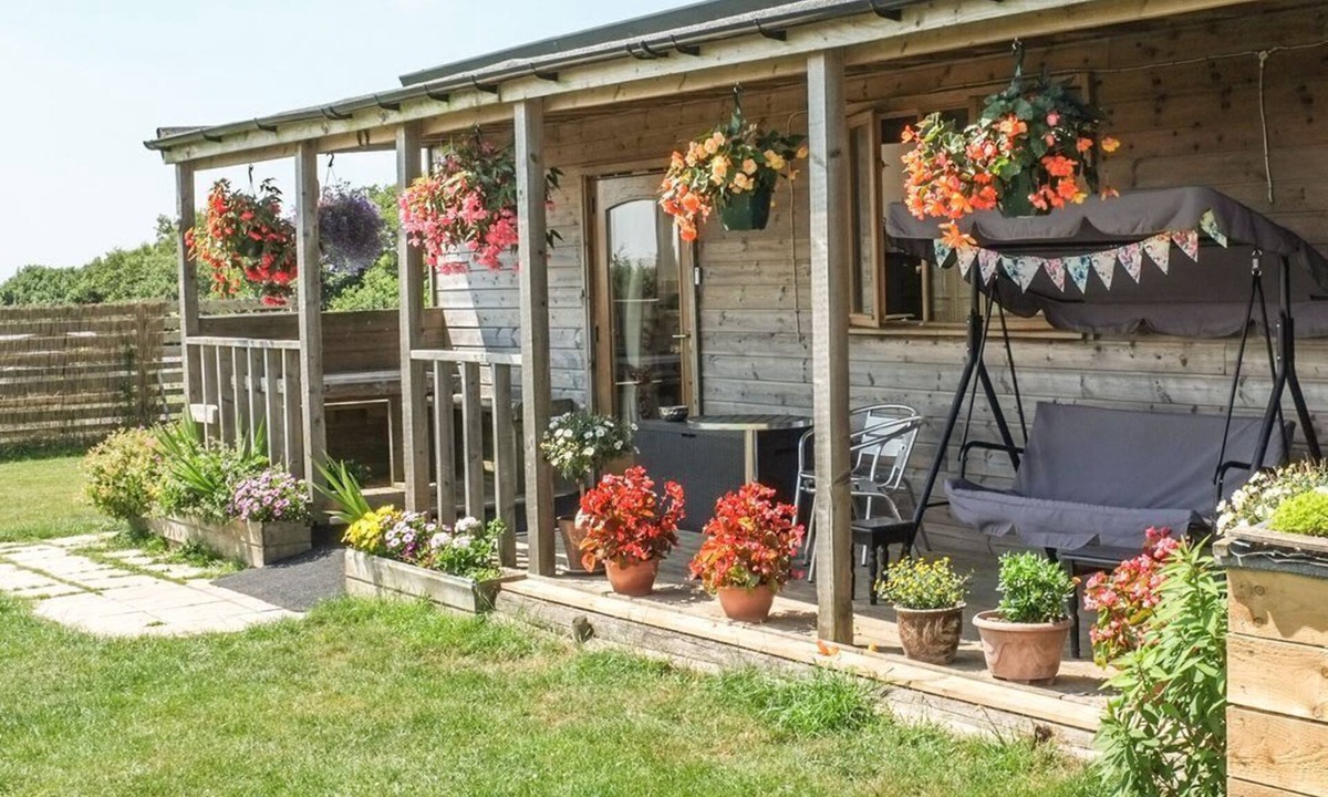 Okehampton Cabin | View The Gallery - Cozy Retreat