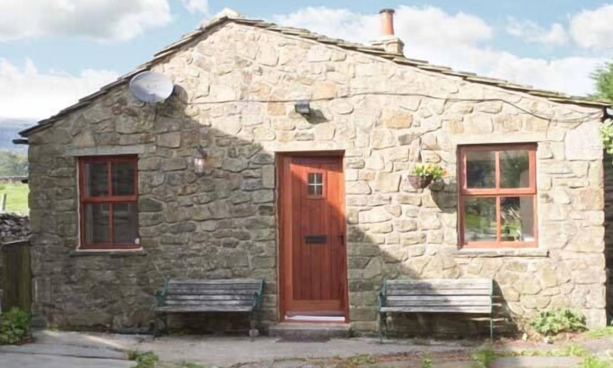 Horton in Ribblesdale Cottage | WAGON HOUSE, pet friendly, with open fire in Helwith Bridge