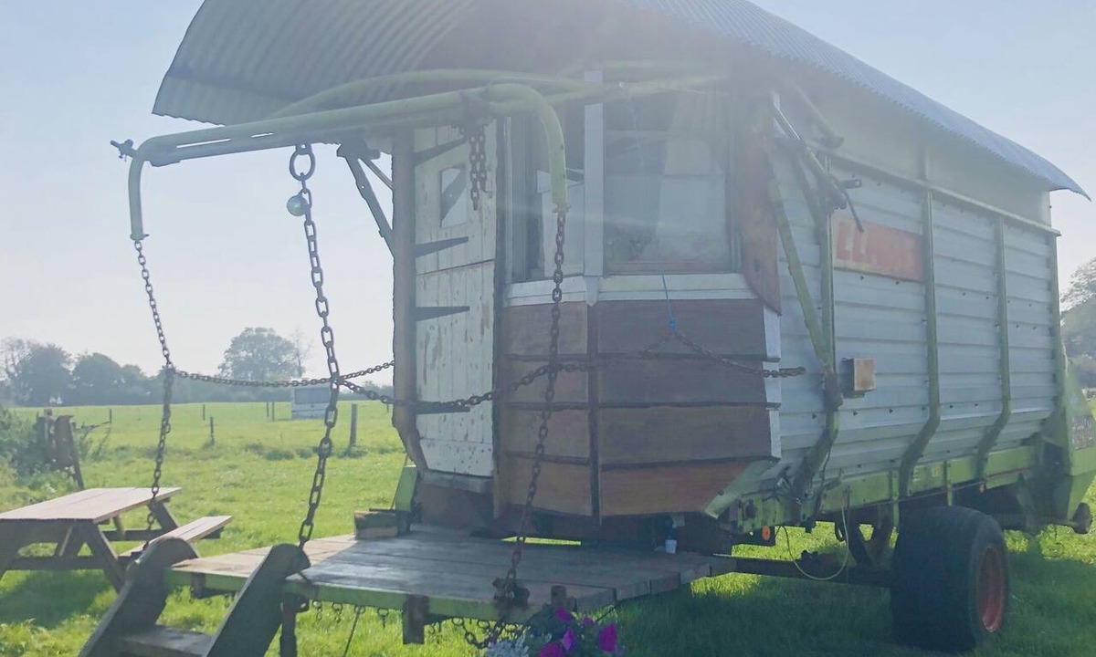 Compton Martin Apartment | Wagon Hut for glamping