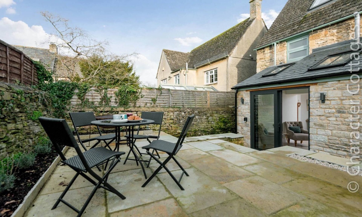 Burford Cottage | Wall Cottage