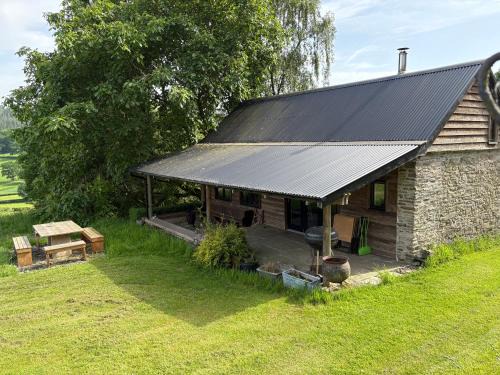 Presteigne House | Walnut Tree Lodge WITH hot tub