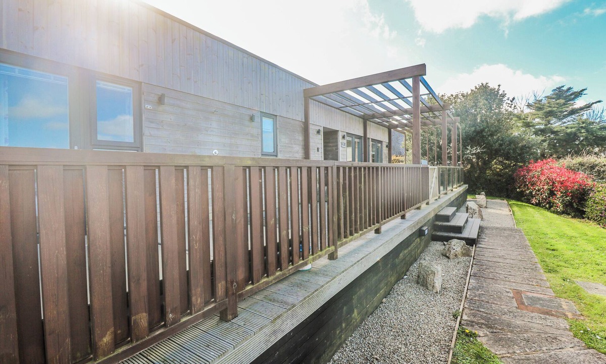 Portreath Cottage | WARLEGGAN, pet friendly, with pool in Portreath