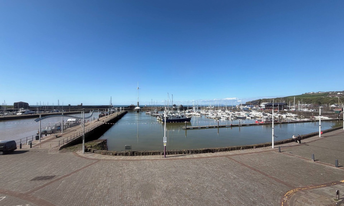 Whitehaven Apartment | Waterfront Duplex | Right on the Harbour | 1BR