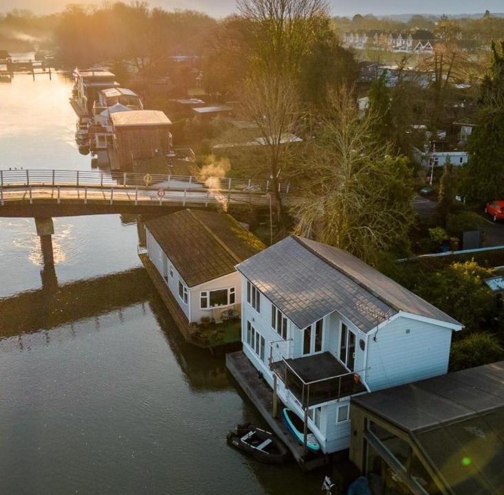 Richmond-upon-Thames Apartment | Waterside studio on River Thames