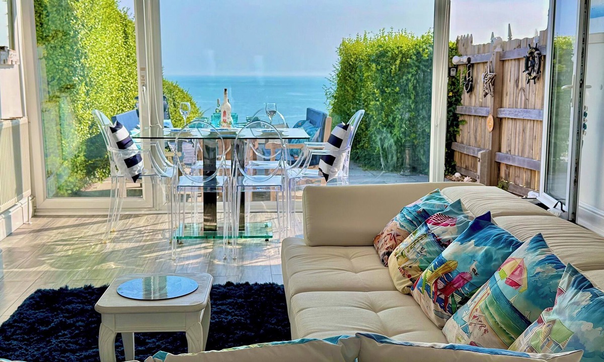 Brighton House | Wave Watcher | Stunning Panoramic Seaview | Sleeps 8 | Near Beach & Centre | Parking | 3 Bathrooms