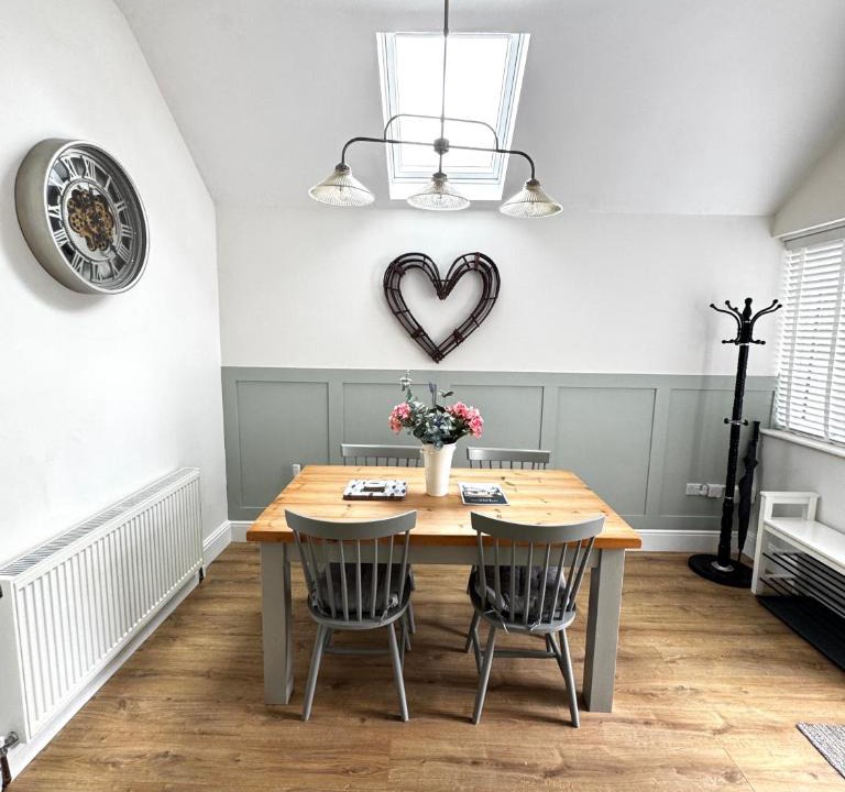 Nafferton House | Wayside, Yorkshire Wolds Holiday Home, Sleeps 4, Parking