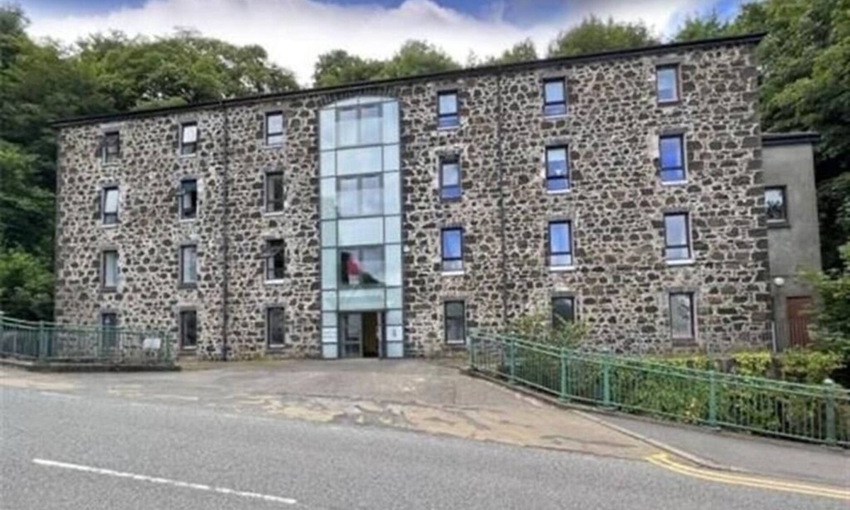 Tobermory Apartment | Wee dram - cosy flat on Tobermory's Main Street