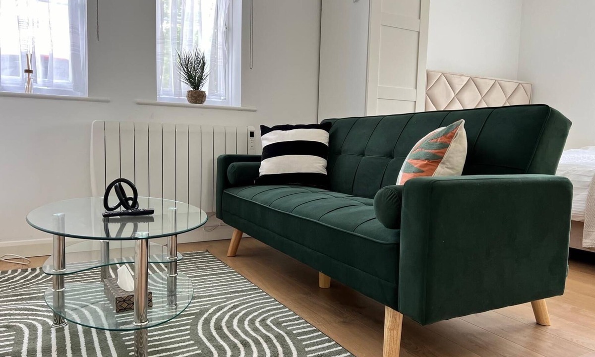 Alperton Apartment | Wembley Studio Flat with Free parking! Walking distance to two tubes and stadium