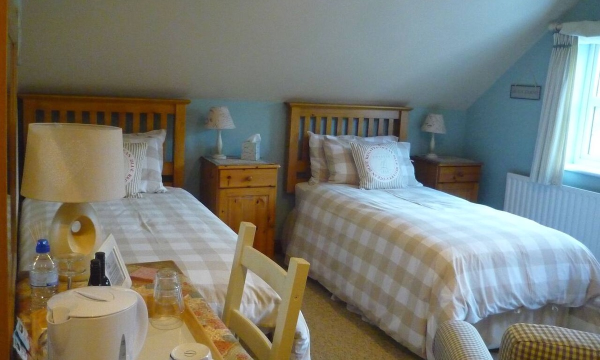 Wolverhampton Bed & Breakfast | White Cottage