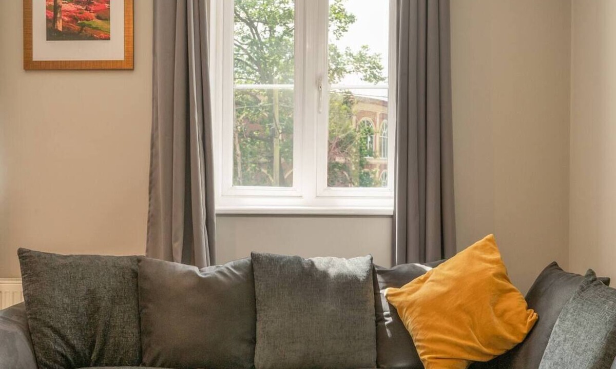 Sindlesham Apartment | Will's apartment · Nirvana Retreat with Parking - Pass the Keys
