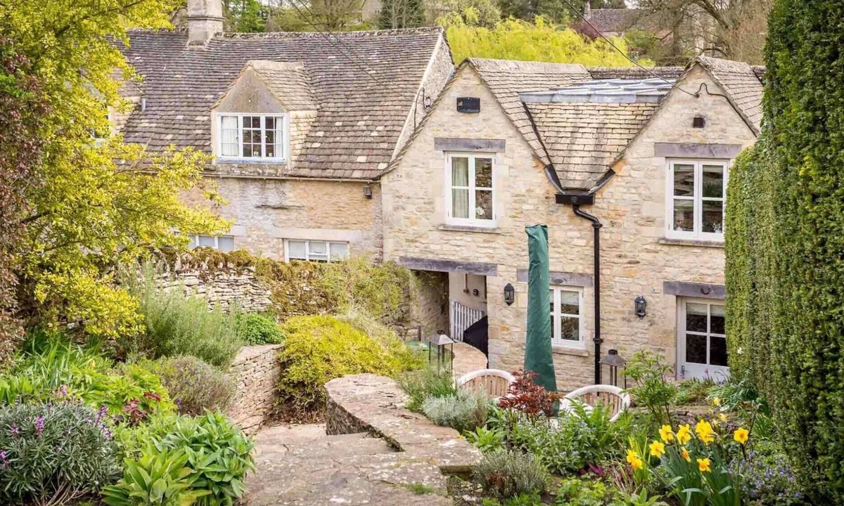 Chedworth Cottage | Willow Cottage