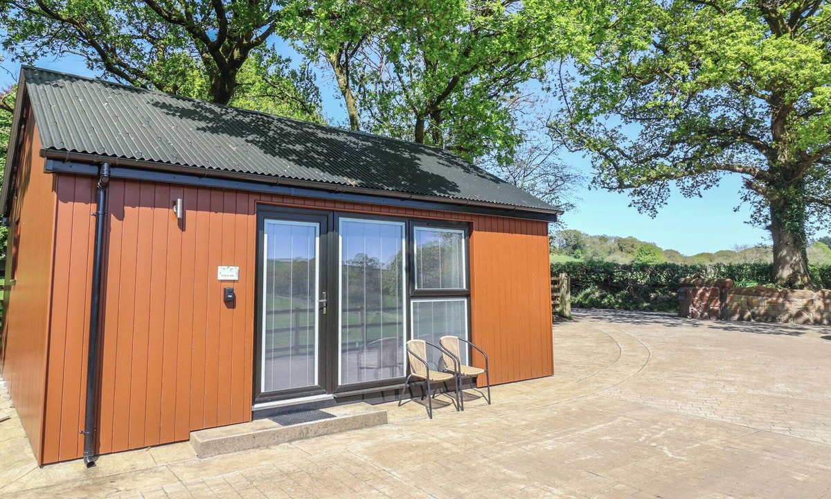 Swimbridge Cottage | WILLOW, romantic, with a garden in Barnstaple