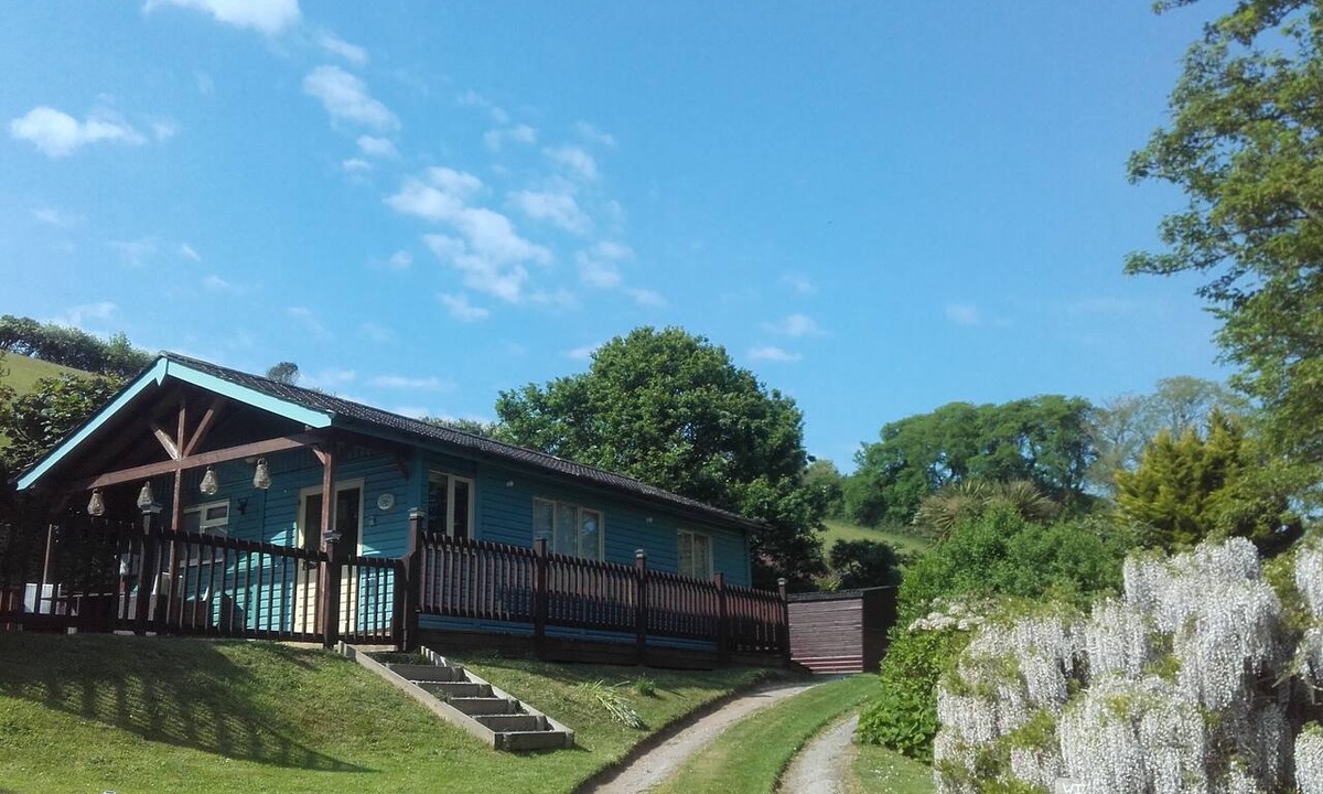 Burgh Island Cabin | Willows - charming cabin in private peaceful valley near Bantham in South Devon