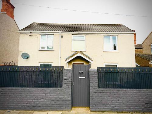 Cleethorpes Villa | Work & Relax- Convenient 2-Bed House