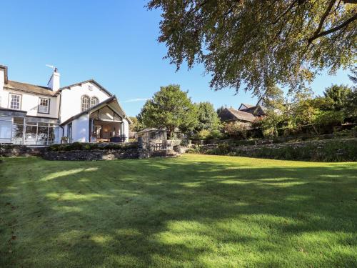 Near Sawrey House | Wykefield