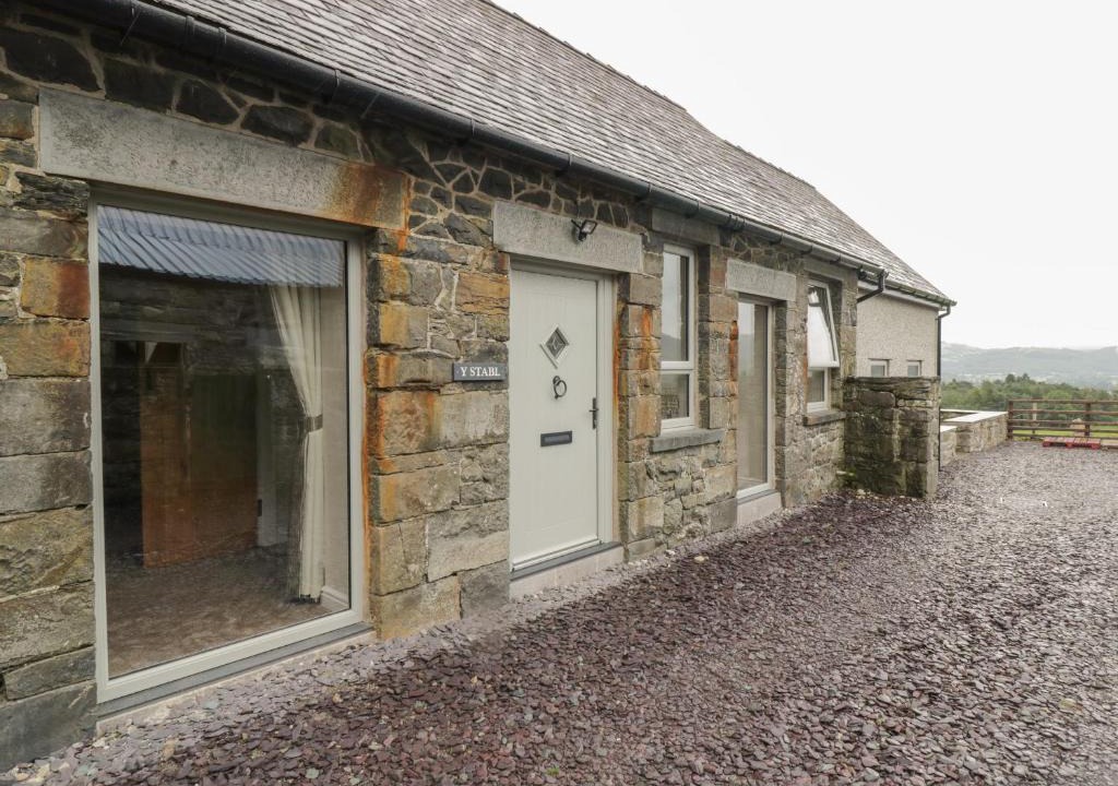 Llanrwst House | Y Stabl