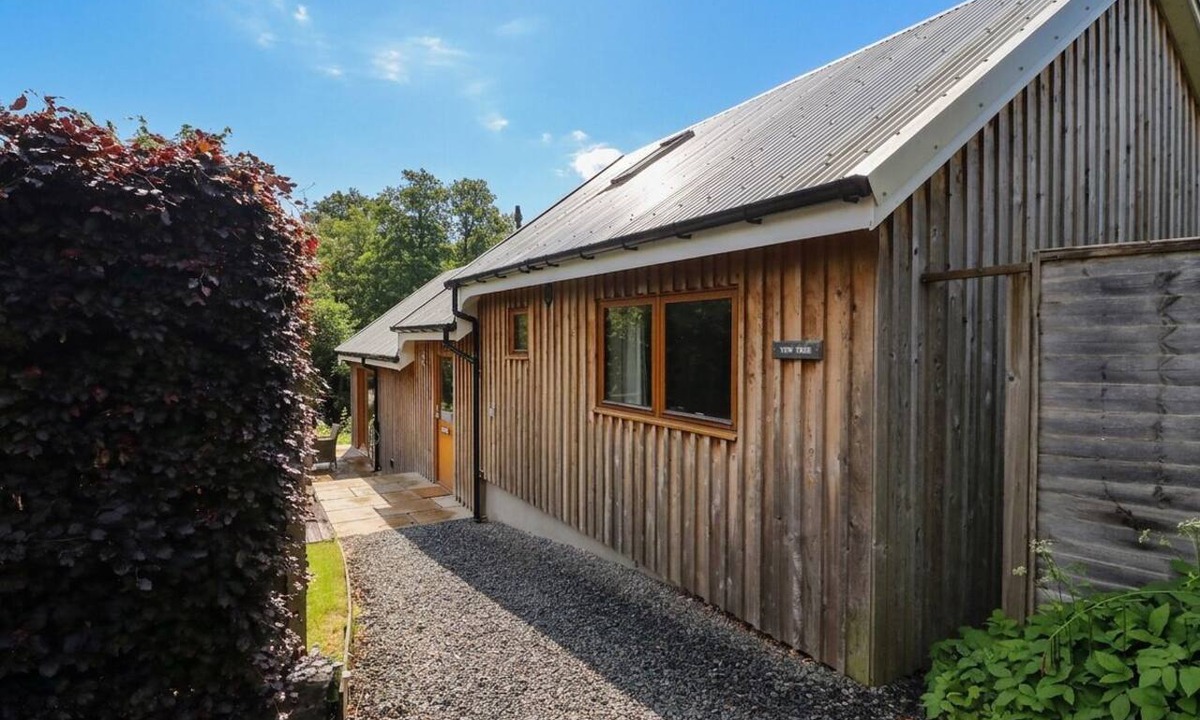 Killin Cottage | Yew Tree