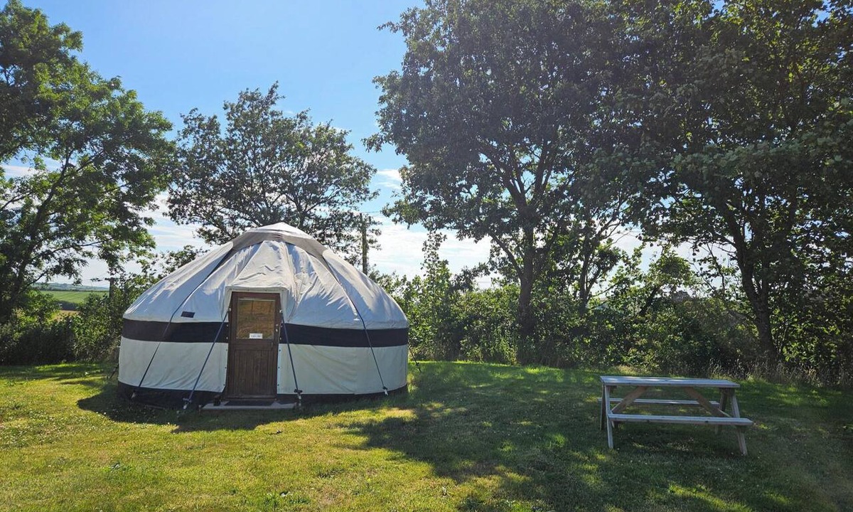 St. Tudy House | Yurt Sleeps 2 - Bbq & Fire Pit - Dogs Welcome