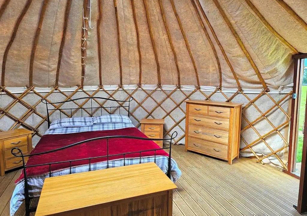 St. Tudy House | Yurt Sleeps 2 - Bbq & Fire Pit - Dogs Welcome