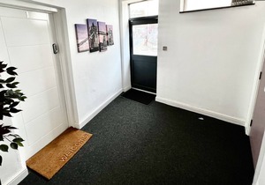 1-Bed Studio Flat with Free City Centre Parking CV1