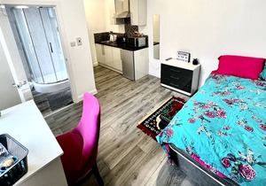1-Bed Studio Flat with Free City Centre Parking CV1
