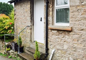 2 bedroom accommodation in Arnside